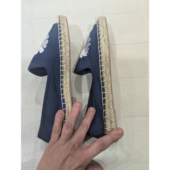 Blue canvas espadrilles w/daisy embroidery Walk With Me by Coldwater Creek 8 - Picture 6 of 8